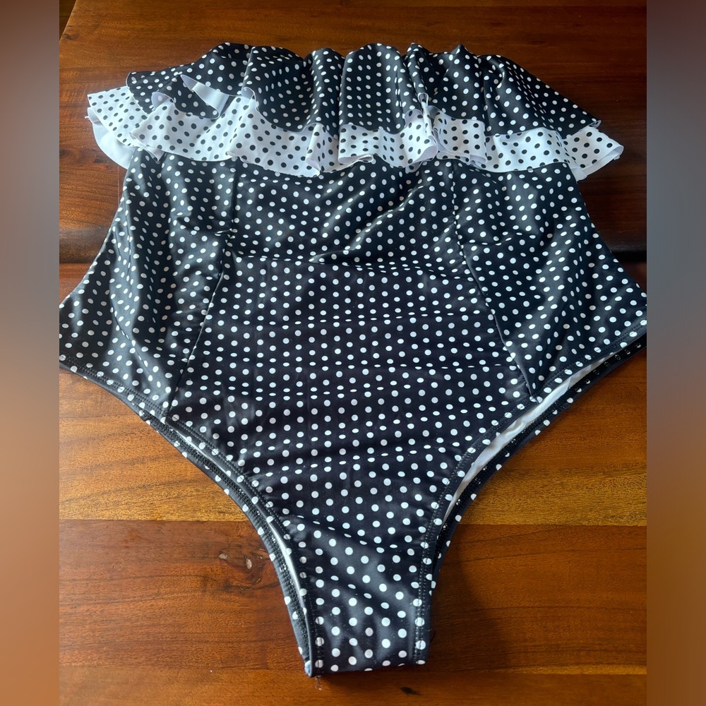 Super cute strapless one piece bathing suit - size 3x